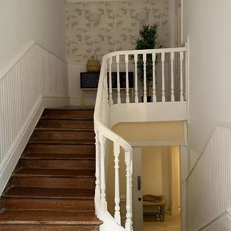 Apartment By Garden *